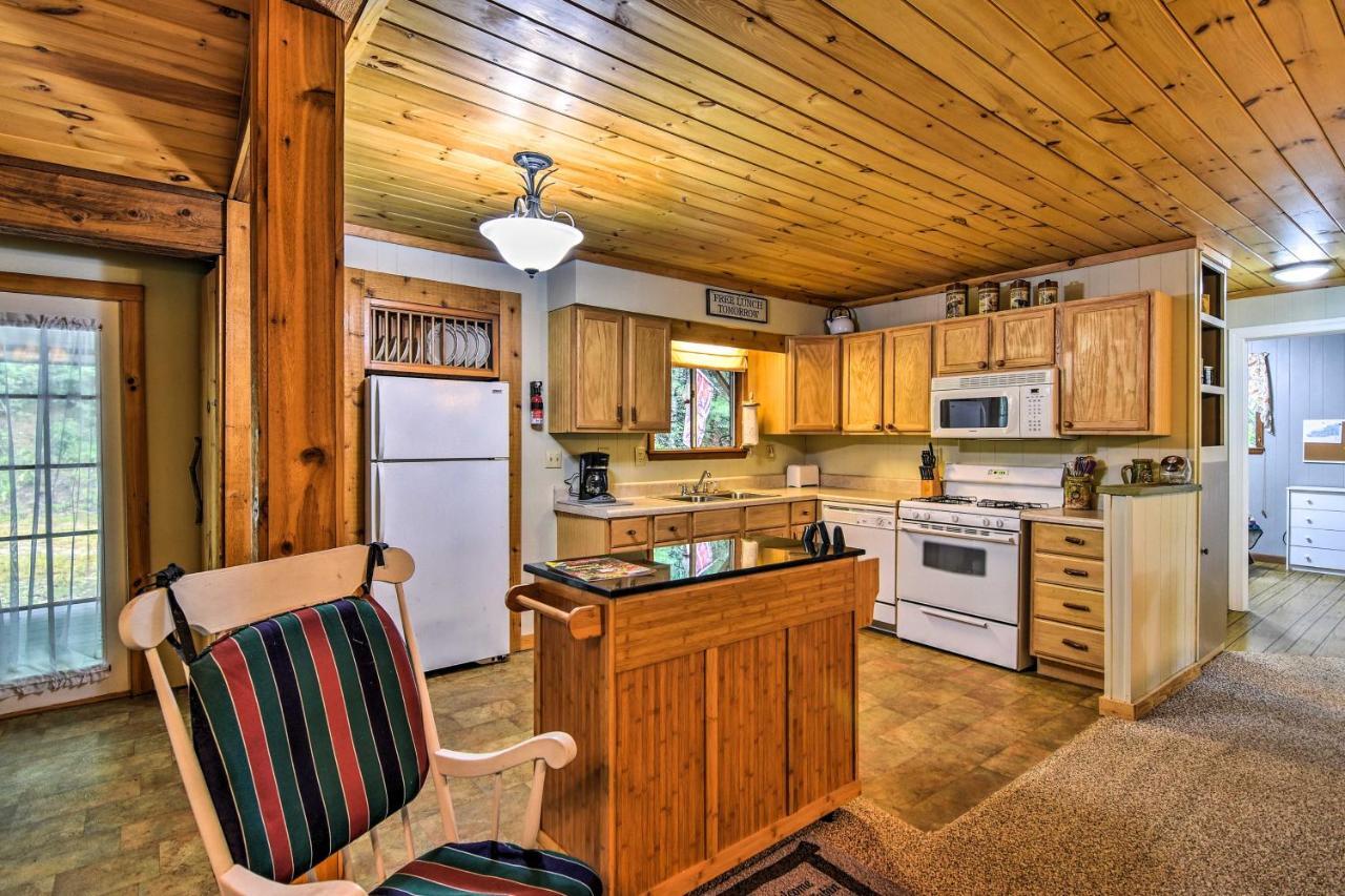 Robbinsville Cabin With Deck 3 Mi To Fontana Lake! Zewnętrze zdjęcie